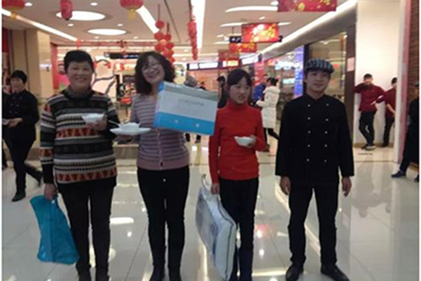 元宵節(jié)最熱鬧的地方在哪里，就在洛茲廣場三樓美食城